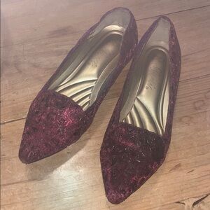 Bellini Maroon Textured W/skulls velvet like Loafers size 7.5